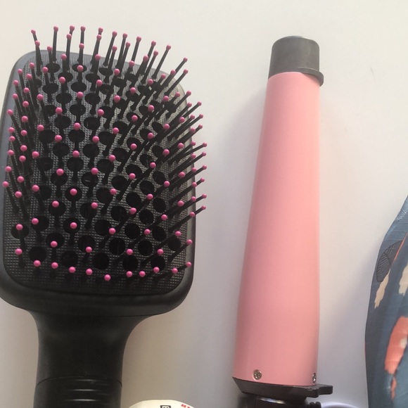 CURLER NOT INCLUDED- reduced price. revlon straightener brush and heating cap - Picture 7 of 8